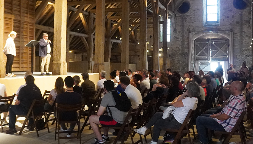 Dialogue, Communication, Appartenance